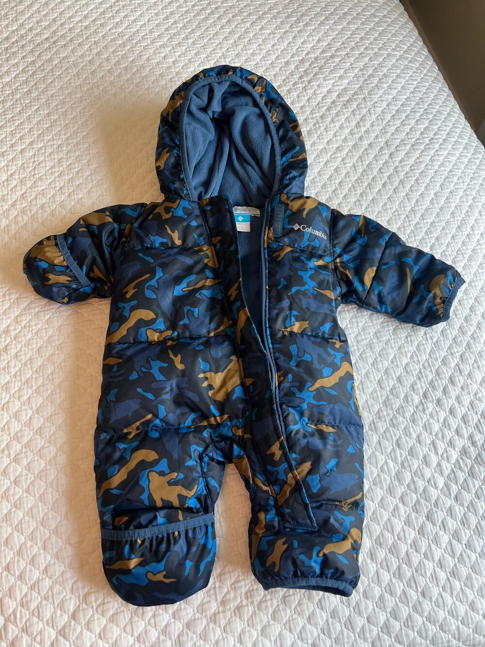Columbia Snuggly Bunny Bunting 0-3 month down filled onesie winter snowsuit camo
